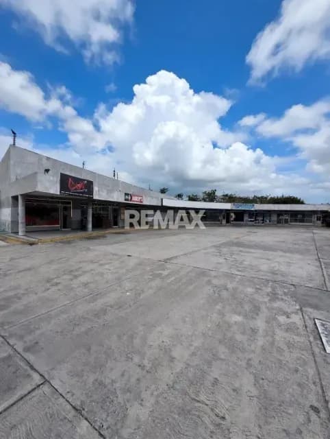 LOCAL EN VENTA C.C PASEO PARAPARAL LOS GUAYOS