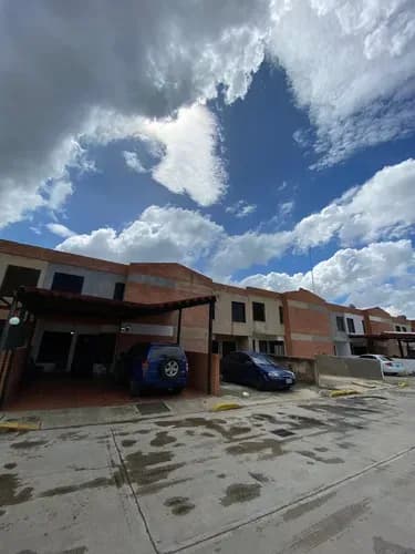 Roxanac Vende Townhouse En Conjunto Res Manantial Dorado San Diego Carabobo