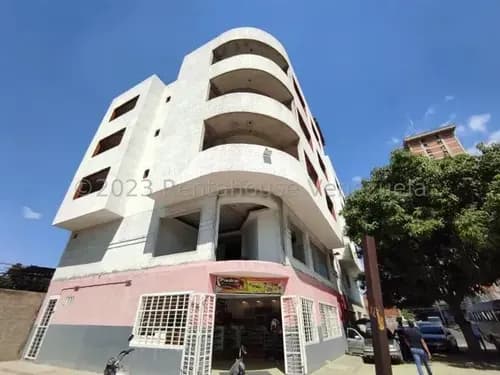 Excelente En Cagua Edificio En Venta Db 24-23139