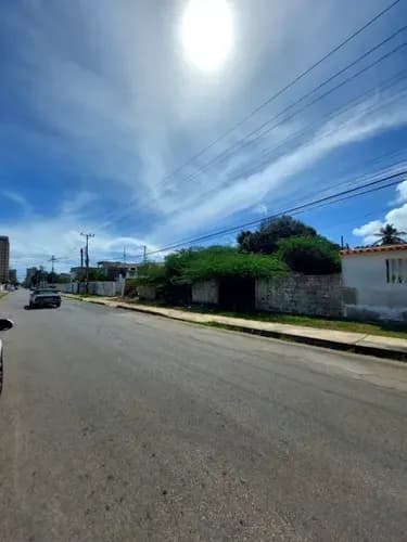 Terreno En Zona Residencial Comercial. Calle Naravez De Porlamar
