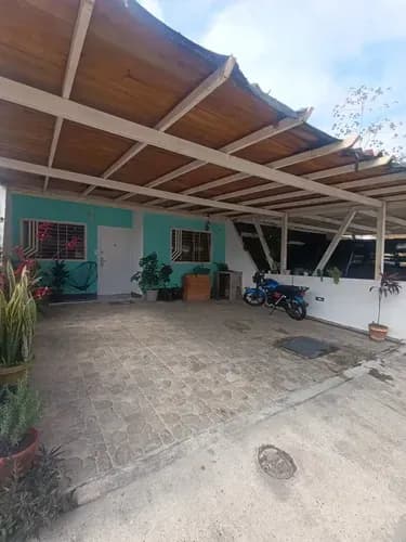 Casa En Venta En Lomas De La Hacienda - 108 Mts De Terreno 90 Mts Construcción 2 Habitaciones Con Sus Closets 2 Baños (1 Listo Y Otro En Obra Gris) Bella Cocina En Mampostería Revestida Gavip