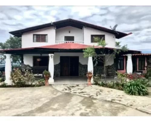 En Venta Gran Lote De Terreno De (28,50 Ha), Km 25 El Junquito A 10 Minutos De La Colonia Tovar. Región Montañosa Y Rural. Desde Allí Se Puede Observar Las Costas Del Litoral, A 2100 Metros De Altura