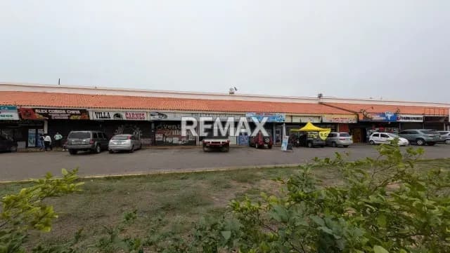 VENDE LOCAL COMERCIAL C. C. MARA NORTE ZONA NORTE