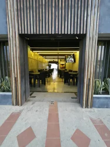 Ofrezco Para La Venta Local En La Calle El Hambre De Lechería ,sector Playa Caleta Este Hermoso Local En Funcionamiento Esta Adecuado Para La Venta De Comida Área 190mts2 El Local Esta Constituid