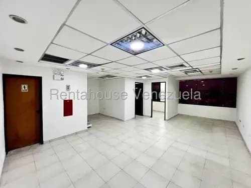 Daniela Linarez Alquila Oficina Ideal Para Operaciones Administrativas Y Empresariales Con 1 Baño Y Planta Eléctrica, Ubicada En El Este De Barquisimeto