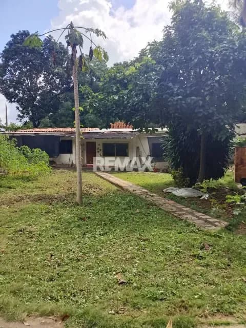 Se vende Casa con amplia parcela 4000 m2, via El Rincón