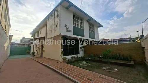Karen García Vende Cómoda Casa Antisímica Al Oeste De Barquisimeto, Ideal Para Uso Residencial Como Comercial, Cocina En Mampostería. Salón Tipo Estudio.