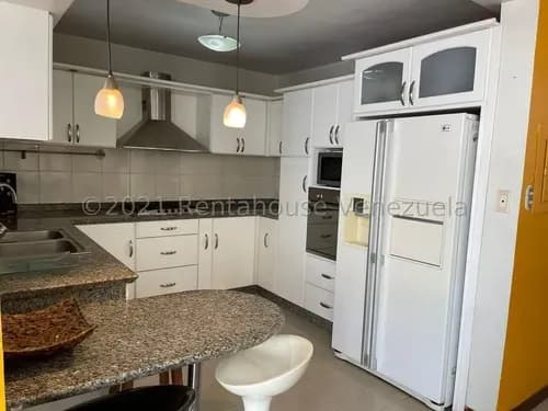 Rentahouse Lara Vende Exclusiva Casa De 224 Mts En La Ribereña; 3 Hab, Cocina Moderna, 5 Aires, Tanque De 4.500 L Y Amplio Patio En Conjunto Privado De Solo 28 Casas. Segura Y Cómoda.