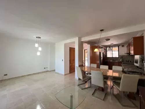 Se Alquila Townhouse Semi Amoblado, Ubicado En Mañongo, Res. Villa Iñaki Ag