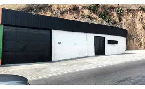 Se Vende Galpón Industrial Comercial A Pie De Calle En La Yaguara.