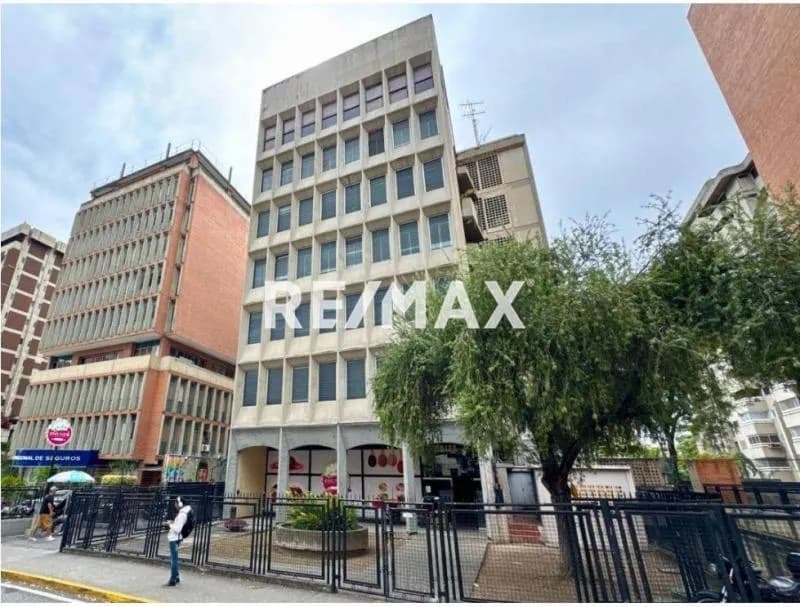 Alquilo Oficina 430m2 El Rosal