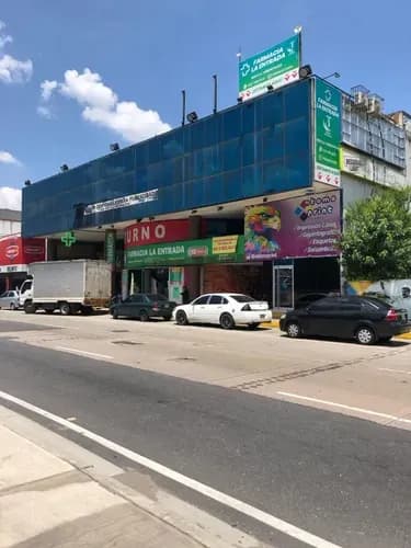 Se Ofrece En Venta Centro Comercial Viñedo Plaza, Ubicado En La Avenida Bolívar Norte De Valencia. Jmgb