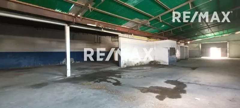 ALQUILO GALPON CON AREA DE EXHIBICIÓN CENTRICO