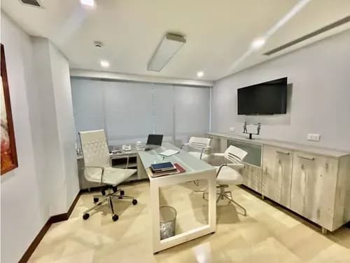 Oficina En Venta Y Alquiler En Las Mercedes 86,04 Mts2 Amoblada