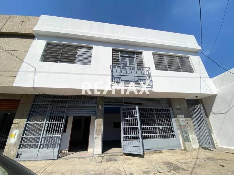 Venta de Versátil Edificio Comercial ubicado en Av. Urdaneta Valencia