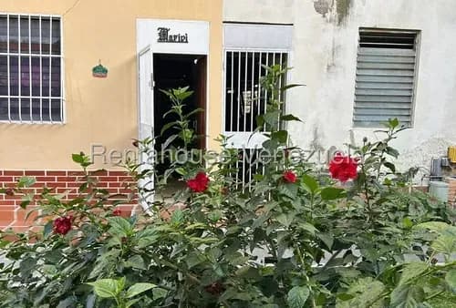 Apartamento En Venta En Cabudare Zona De Alamriera Codigo 2 6 1 2 9 5 9 Mildred Se Ofrece A La Venta Una Propiedad Única De Dos Niveles, Ideal Para Quienes Buscan Comodidad Y Potencial De Crecimiento.