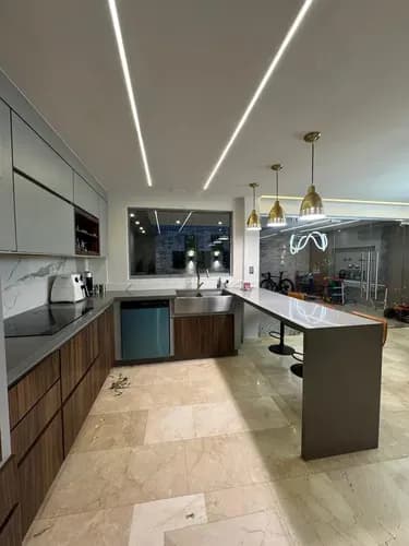 Espectacular Tonwhouse. Totalmente Actualizado Y Moderno. Listo Para Mudarse, Tiene Planta 100% Y Pozo Propio. Rg.
