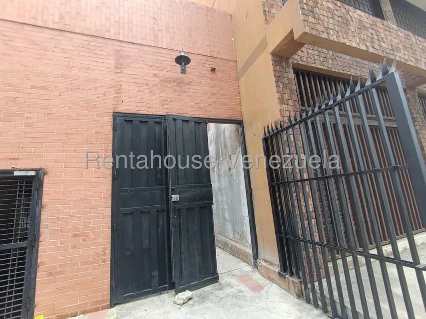 Comercial (Galpon - Deposito) en Alquiler en Zona Centro, Aragua