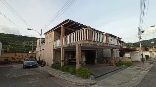 Se Vende Moderna Casa Tipo Duplex En La Urb Valle Paraiso En San Pablo 25-13709 Miriam
