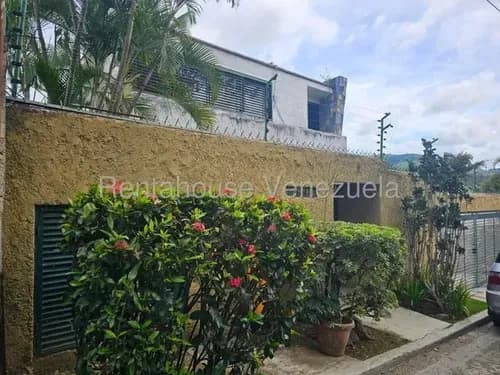 Cómoda Casa En Lomas Del Club Hípico. #26-10391 Civf
