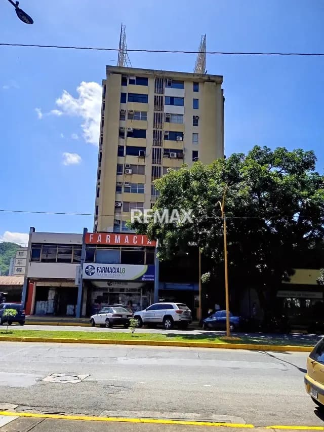 Se Vende Local Comercial en Torre Valencia