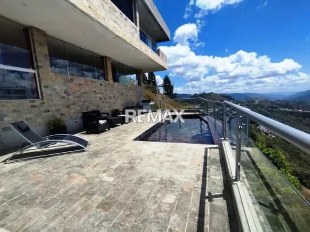 CASA EN VENTA - URB. CAICAGUANA
