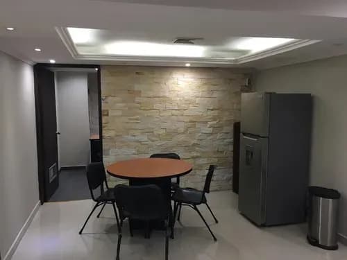 Alquiler De Oficina En Cecilio Acosta Con Bella Vista Piso 10 Semi Amoblado