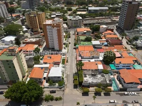 Apartamentos En Venta En El Este De Barquisimeto Con Planta Eléctrica Y Pozo De Agua Propio #25-4042 Nd