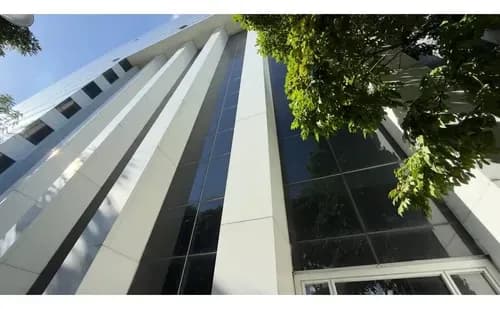 Solo Para Cliente Directo--en Alquiler Local Comercial En Obra Gris A Pie De Calle En El Edificio Four Seasons, 6m2 De Altura. Arrp