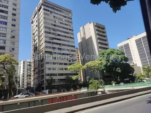 Se Alquila Oficina Con Vista Al Avila En Ubicada En Una De Las Arterias Viales Y Comerciales Mas Importantes De La Ciudad En La Campiña . Ana Perez 26-22288