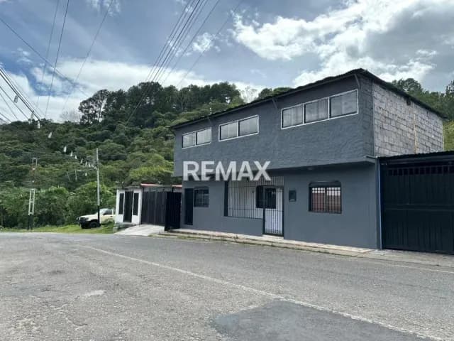 Casa. Venta. Cordero
