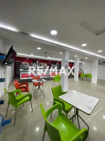 VENDO FONDO DE COMERCIO PANADERIA, PASTELERÍA Y LUNCHERIA, puede perfectamente funcionar una panificadora ubicación comercial