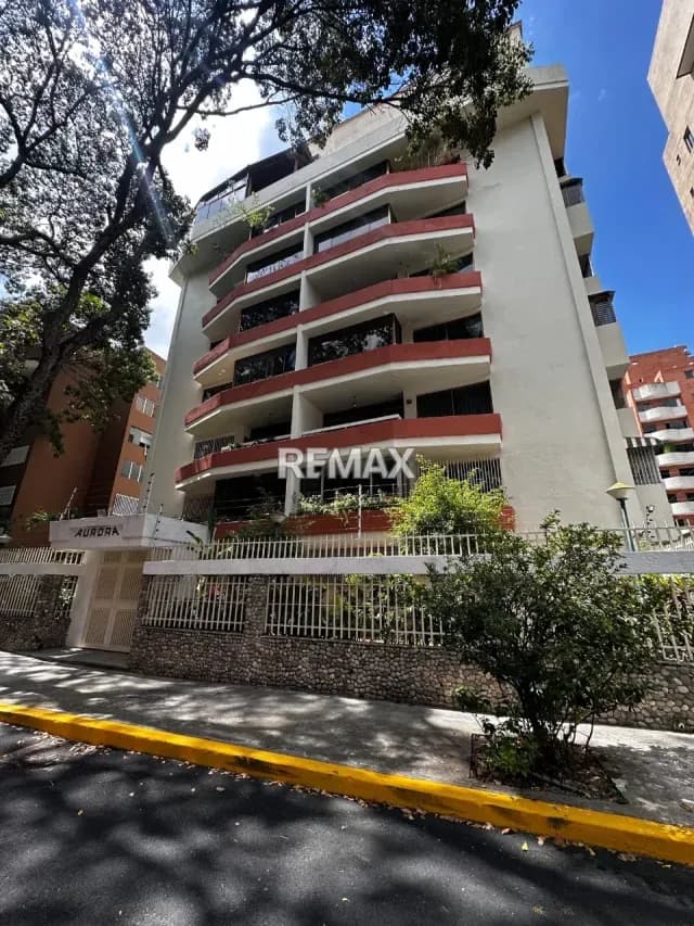 Se Vende Apartamento en La Campiña con una ubicacion estrategica.