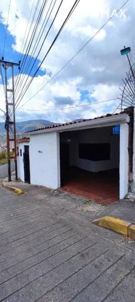 En alquiler cómodo apartamento calle molinera dos cuadras más abajo del trapiche en PALO GORDO