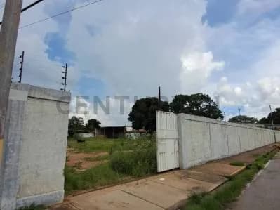 Galpon con terreno en venta en la calle apure ideal para empresas