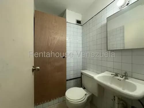 En Venta Amplio Y Confortable Apartamento Excelente Ubicación Y Máxima Seguridad En Valle Arriba 26-20718