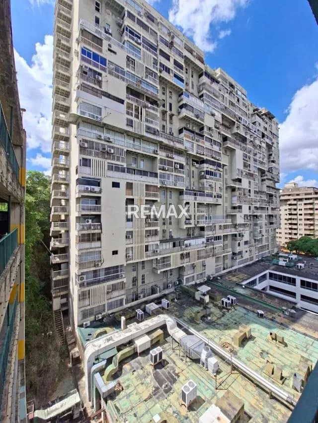 OFICINA EN VENTA 75MTS LOS CHAGUARAMOS