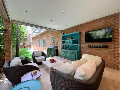 Af- Apartamento En Venta En Campo Alegre, Dúplex, Remodelado, Amoblado Y Equipado, Con Jardín, Terraza Techada, Habitaciones Con Baño Privado, Pozo De Agua