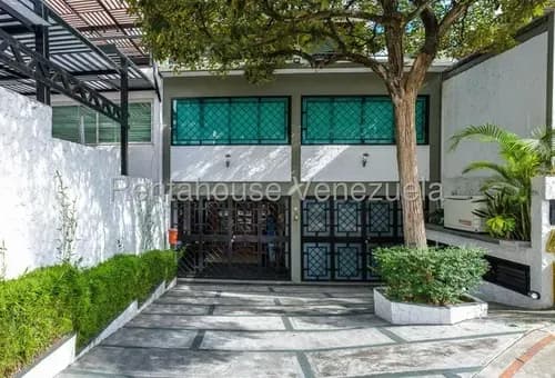 Hermosa Y Confortable Casa Totalmente Remodelada En San Bernardino. Excelentes Materiales De Alta Calidad, Rediseñada Pensando En El Disfrute De La Familia, Les Encantará Contactame, Lesbia Morales.