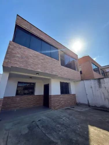 (rg) En Venta Hermosa Casa Centrica A Pocos Mts2. (sambil Y Kromi) Mañongo - Valencia Eso. Carabobo