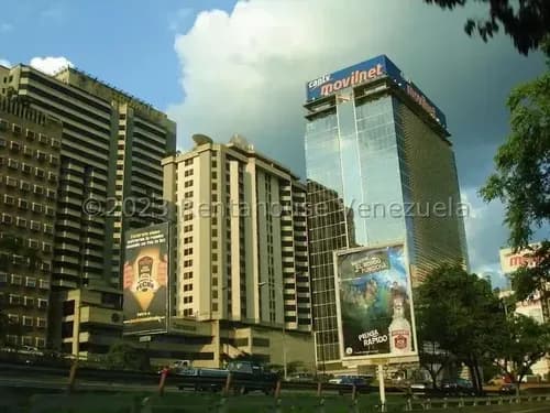 Yb Se Ofrece En Venta Amplia Oficina En El Recreo #23-22481