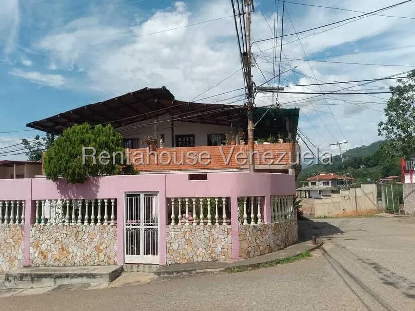 Casa (Contemporaneo) en Venta en Las Malvinas, Trujillo