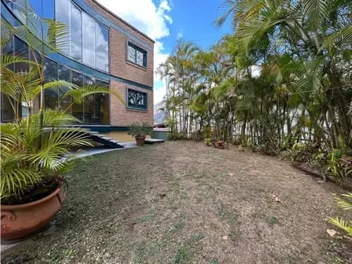 Se Vende 310m2 4h+s/4.5b+s/6p Urbanización Miranda