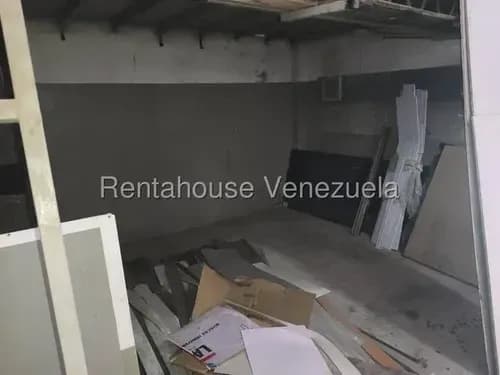 Amplio Y Centrico Galpon De Tres Niveles, Ubicado En Zona Centrica De Caracas, Mls #26-20531