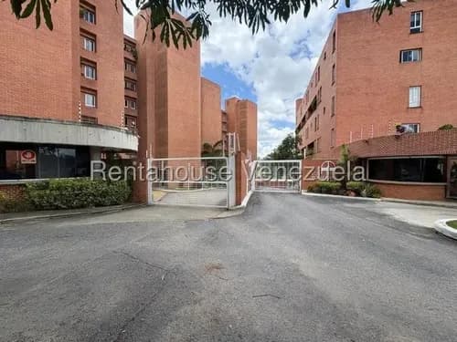Los Pomelos !! Venta Estupendo Y Amplio Apto. En Planta Baja, 268 M2, 3 Hab, 4 Baños, 4 Pe, Family Room, Amplia Terraza Externa Con Hermosa Vista Al Ávila. Edf. Moderno, Excelente Ubicación !!