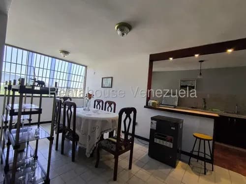 En Los Colorados, Con Facil Salida A Las Vias De Acceso Principales. 3 Habitaciones / 2 Baños. Linea Cantv Y Wifi. Edificio Congas Directo Y Camaras De Seguridad