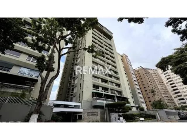 En Venta PH Santa Fe Norte 200m², calle cerrada. 4H+3B+2P