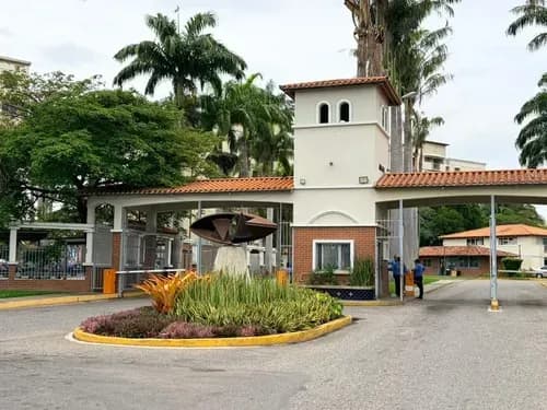 Apartamento En Alquiler Zona Oeste 26-17075