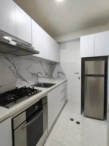 En Venta Apartamento Res. Almendron Suites Urb Campo Alegre 01-106