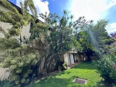 Se vende hermosa casa con jardin , vista al Avila